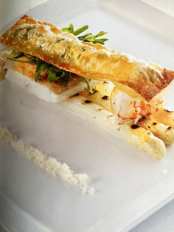 Tarbot met gegrilde asperges en langoustinebearnaise